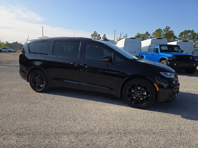 New 2026 Chrysler Pacifica Select w/ S Appearance Package FWD image 2