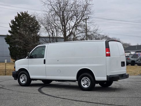 Used 2020 Chevrolet Express 2500 Regular Van 3D w/ Driver Convenience Package image 10