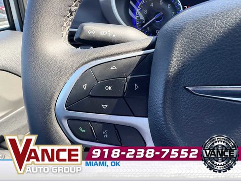 Used 2025 Chrysler Voyager LX image 31