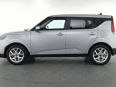 Used 2025 Kia Soul LX w/ LX Technology Package FWD image 5