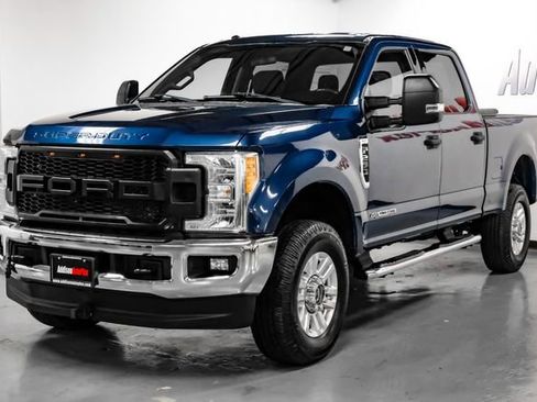 Used 2017 Ford F250 XLT w/ XLT Value Package AWD/4WD image 8
