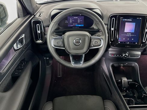 Used 2023 Volvo XC40 Recharge Plus image 16