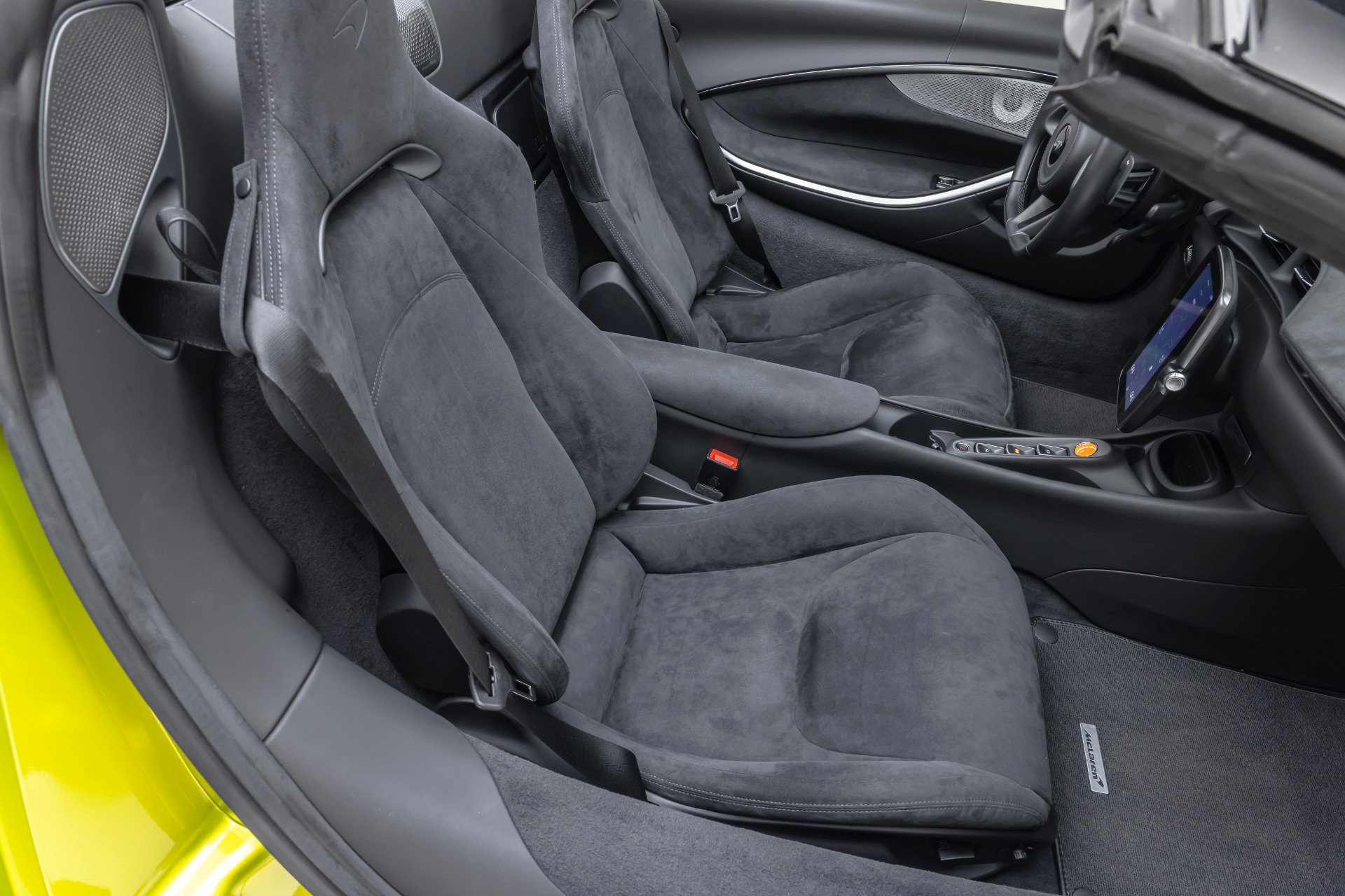 Used 2025 McLaren Artura Spider RWD image 45