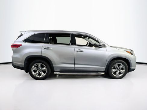 Used 2019 Toyota Highlander Limited AWD/4WD image 4