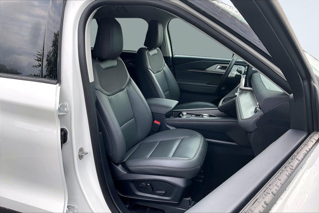 Used 2026 Ford Explorer Active w/ Active Comfort Package RWD image 29