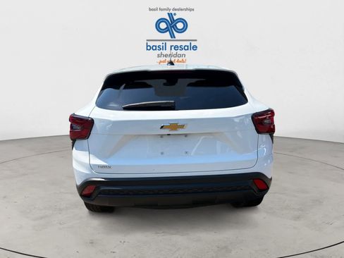 Used 2025 Chevrolet Trax LS FWD image 5