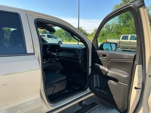 Used 2023 Chevrolet Colorado Trail Boss w/ Technology Package AWD/4WD image 18