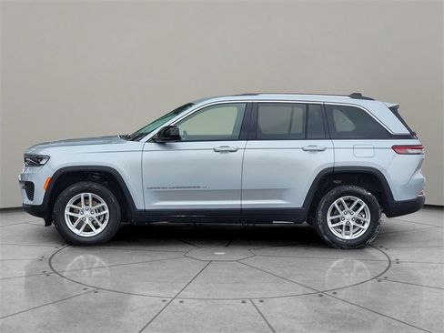 Certified 2023 Jeep Grand Cherokee Laredo X image 9