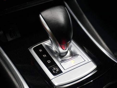 Used 2017 INFINITI QX30 Premium w/ Navigation Package image 20