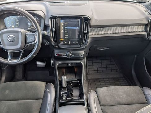 Used 2021 Volvo XC40 T5 R-Design image 13