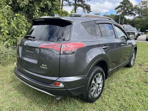 Used 2018 Toyota RAV4 XLE image 13