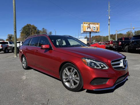 Used 2014 Mercedes-Benz E 350 4MATIC Wagon image 3