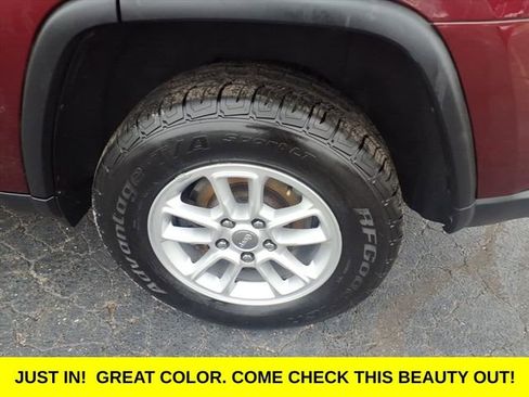 Used 2020 Jeep Grand Cherokee Laredo image 9