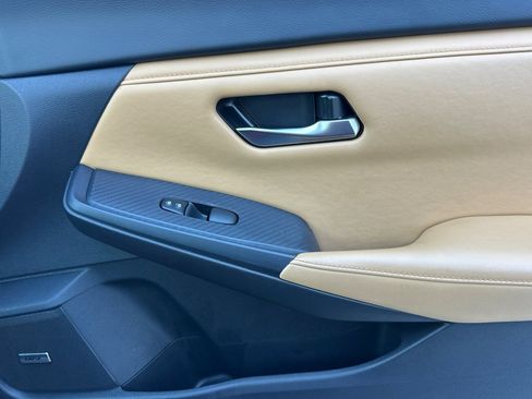 Used 2024 Nissan Sentra SV w/ SV Premium Package image 20