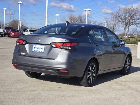 Used 2021 Nissan Versa SV image 7