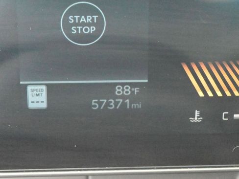 Used 2025 Kia Carnival FWD image 35