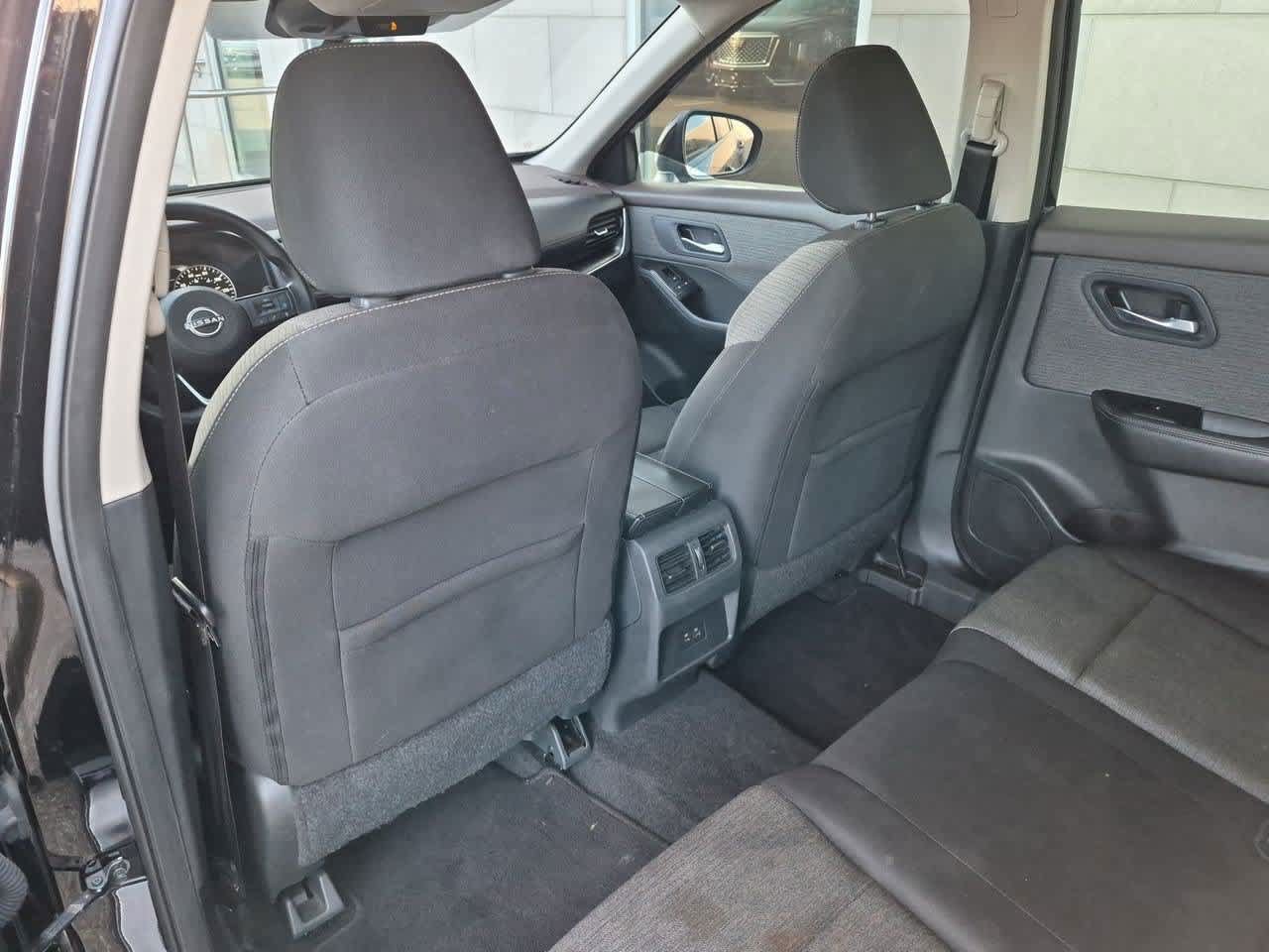 Used 2022 Nissan Rogue SV FWD image 18