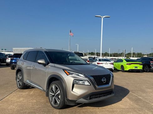 Certified 2021 Nissan Rogue SL FWD image 1