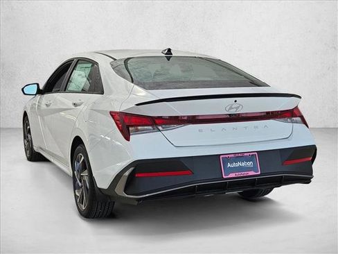 Used 2025 Hyundai Elantra Sport FWD image 9