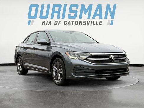 Used 2022 Volkswagen Jetta SE image 1