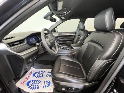 Used 2024 Jeep Grand Cherokee Limited w/ Black Appearance Package