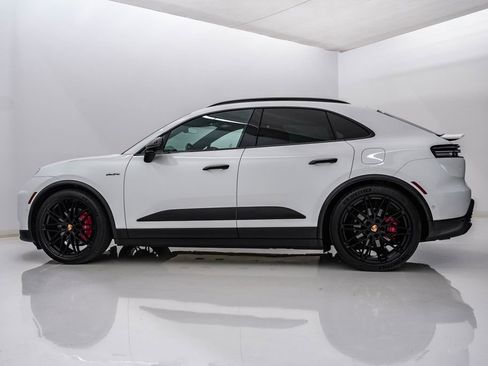 Certified 2025 Porsche Macan 4S Electric AWD/4WD image 2