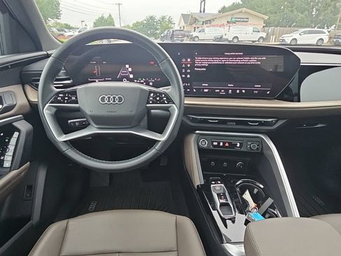 Certified 2025 Audi Q5 Premium w/ Convenience Package AWD/4WD image 2