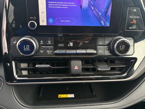 Used 2023 Toyota Highlander XLE FWD image 18