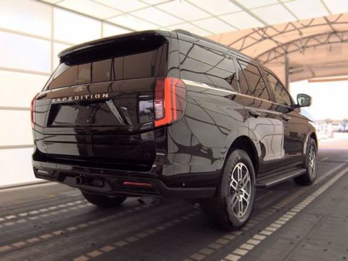 Certified 2025 Ford Expedition Active RWD image 3