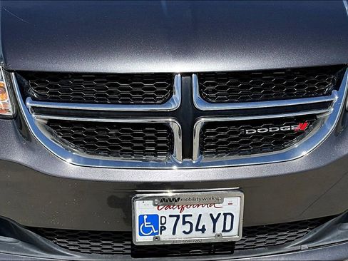 Used 2017 Dodge Grand Caravan SXT image 30