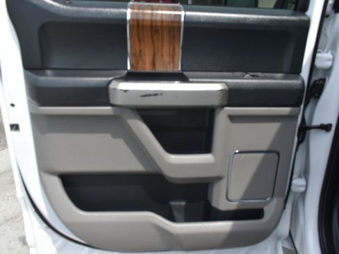 Used 2020 Ford F150 Lariat RWD image 31