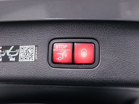 Certified 2025 Mercedes-Benz GLC 350e GLC 350e image 33