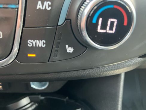 Used 2021 Chevrolet Traverse RS AWD/4WD image 23