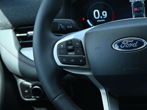 New 2026 Ford Explorer Active RWD image 7
