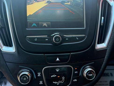 Used 2016 Chevrolet Malibu LT FWD image 9