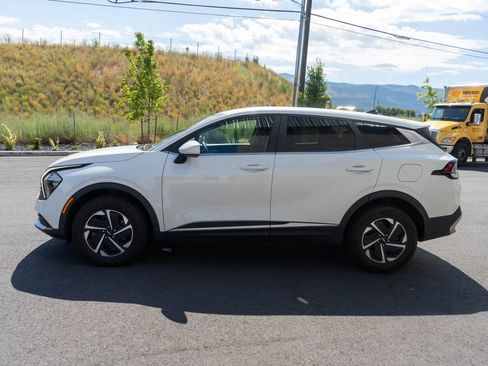 Used 2023 Kia Sportage LX AWD/4WD image 4