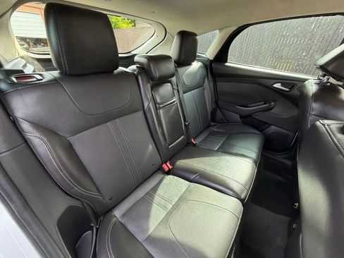 Used 2013 Ford Focus Titanium w/ Titanium Handling Pkg FWD image 28