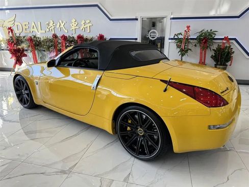Used 2005 Nissan 350Z Touring image 7