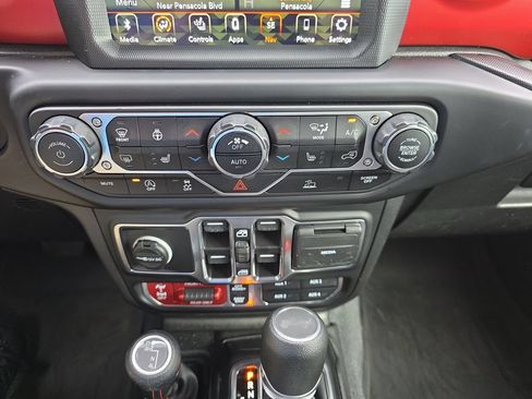 Used 2023 Jeep Wrangler Unlimited Rubicon w/ Cold Weather Group AWD/4WD image 22