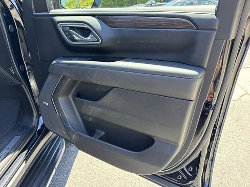 Used 2024 Chevrolet Suburban LT w/ Luxury Package AWD/4WD image 39