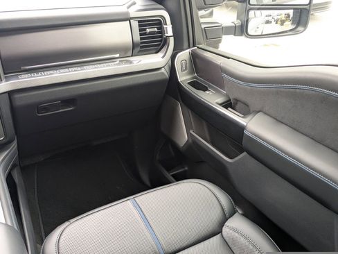 New 2026 Ford F250 Platinum w/ FX4 Off-Road Package image 18