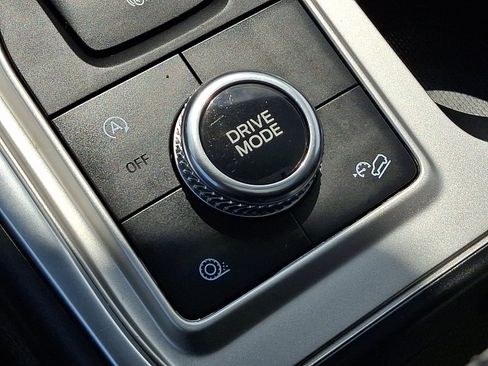 Used 2020 Ford Explorer XLT w/ Equipment Group 202A AWD/4WD image 25