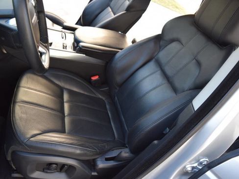 Used 2016 Land Rover Range Rover Sport SE image 41