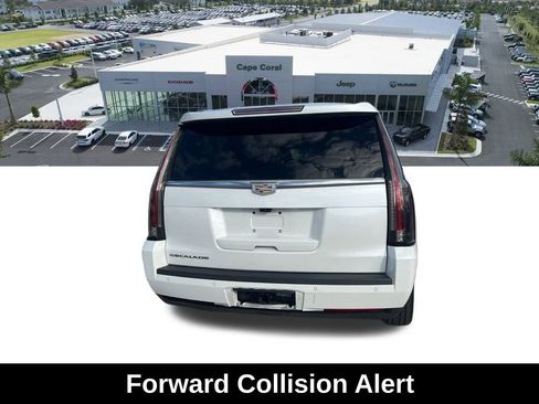 Used 2019 Cadillac Escalade ESV Premium Luxury image 21