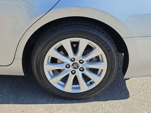 Used 2020 Toyota Camry LE FWD image 5