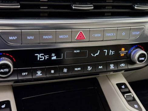 Used 2022 Kia Telluride EX w/ EX Premium Package image 16