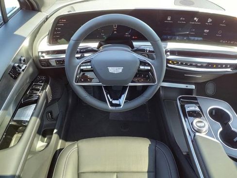 New 2025 Cadillac Lyriq Luxury image 16
