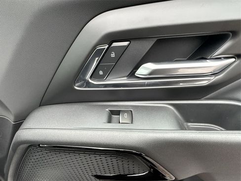 New 2025 Chevrolet Silverado EV LT image 30