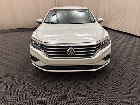 Used 2020 Volkswagen Passat 2.0T SE FWD image 2