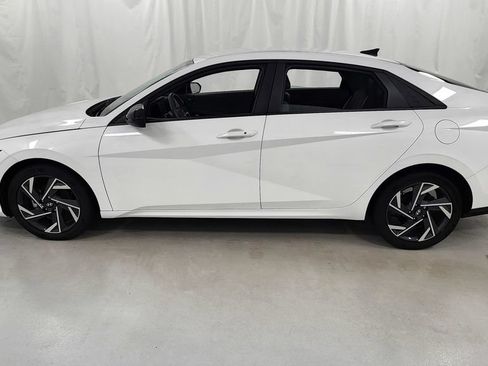Used 2025 Hyundai Elantra Sport FWD image 6
